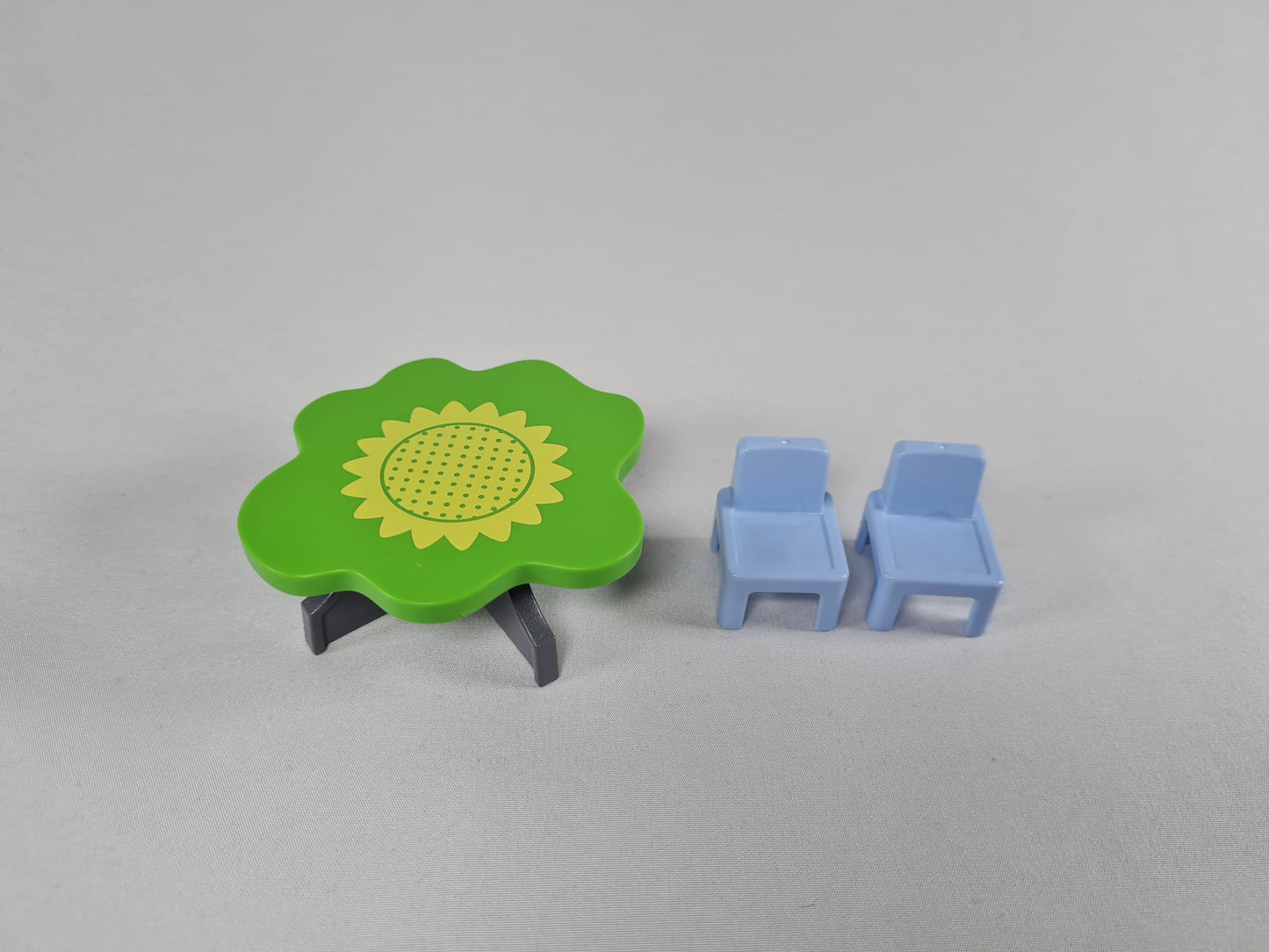 Playmobil Kindertisch mit 2 Stühlen - Kinderzimmer - Zubehör