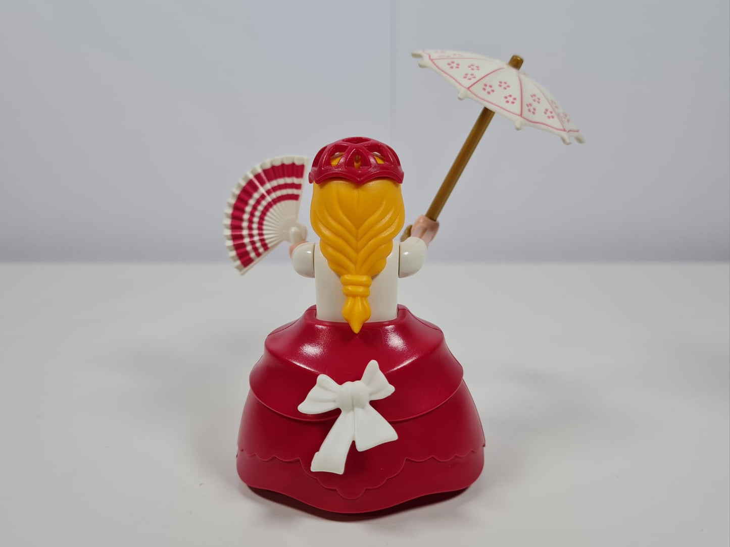 Playmobil Prinzessin mit anziehbarem Rock, Sonnenschirm, Fächer