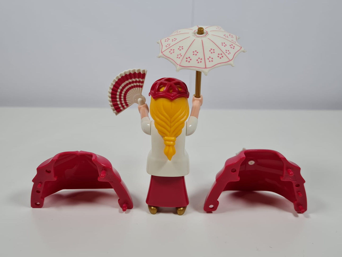 Playmobil Prinzessin mit anziehbarem Rock, Sonnenschirm, Fächer