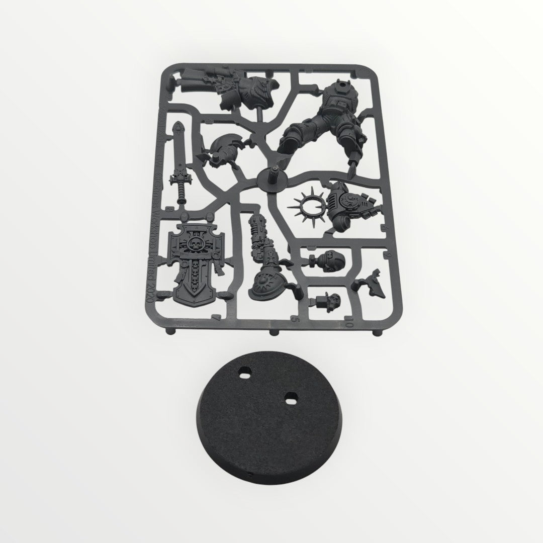 Warhammer 40.000 - Space Marines - Primaris Lieutenant mit Schild - im Gussrahmen