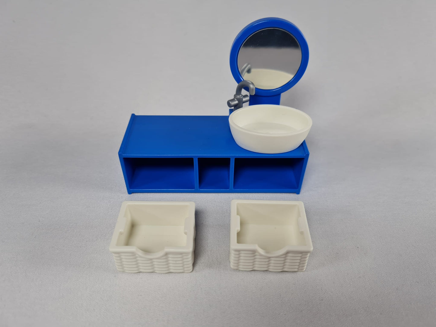 Playmobil blauer Waschtisch mit Spiegel und weißen Körben-Badezimmer-Ersatzteil-Zubehör