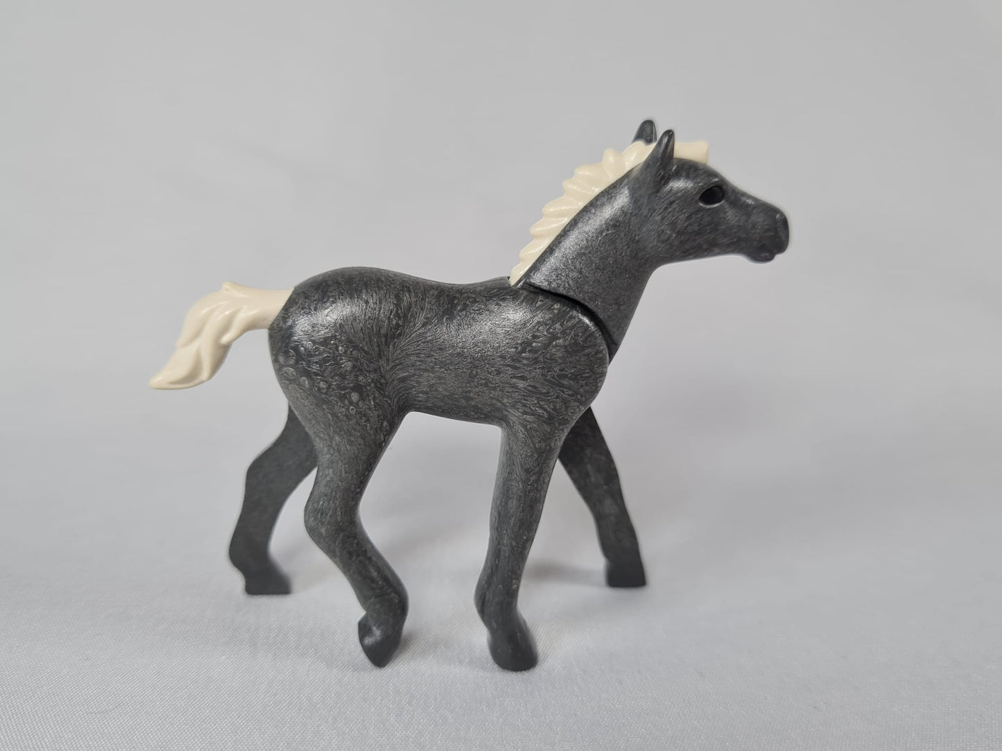 Playmobil Fohlen dunkelgrau mit heller Mähne - Tiere