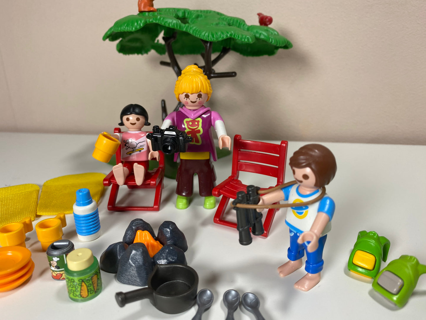 Playmobil Mutter mit 2 Kinder beim Camping Ausflug - 0504
