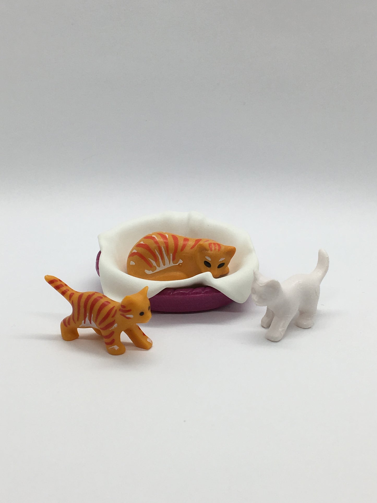 Playmobil Katzenmama mit 2xKitten und Katzenkorb - A2442
