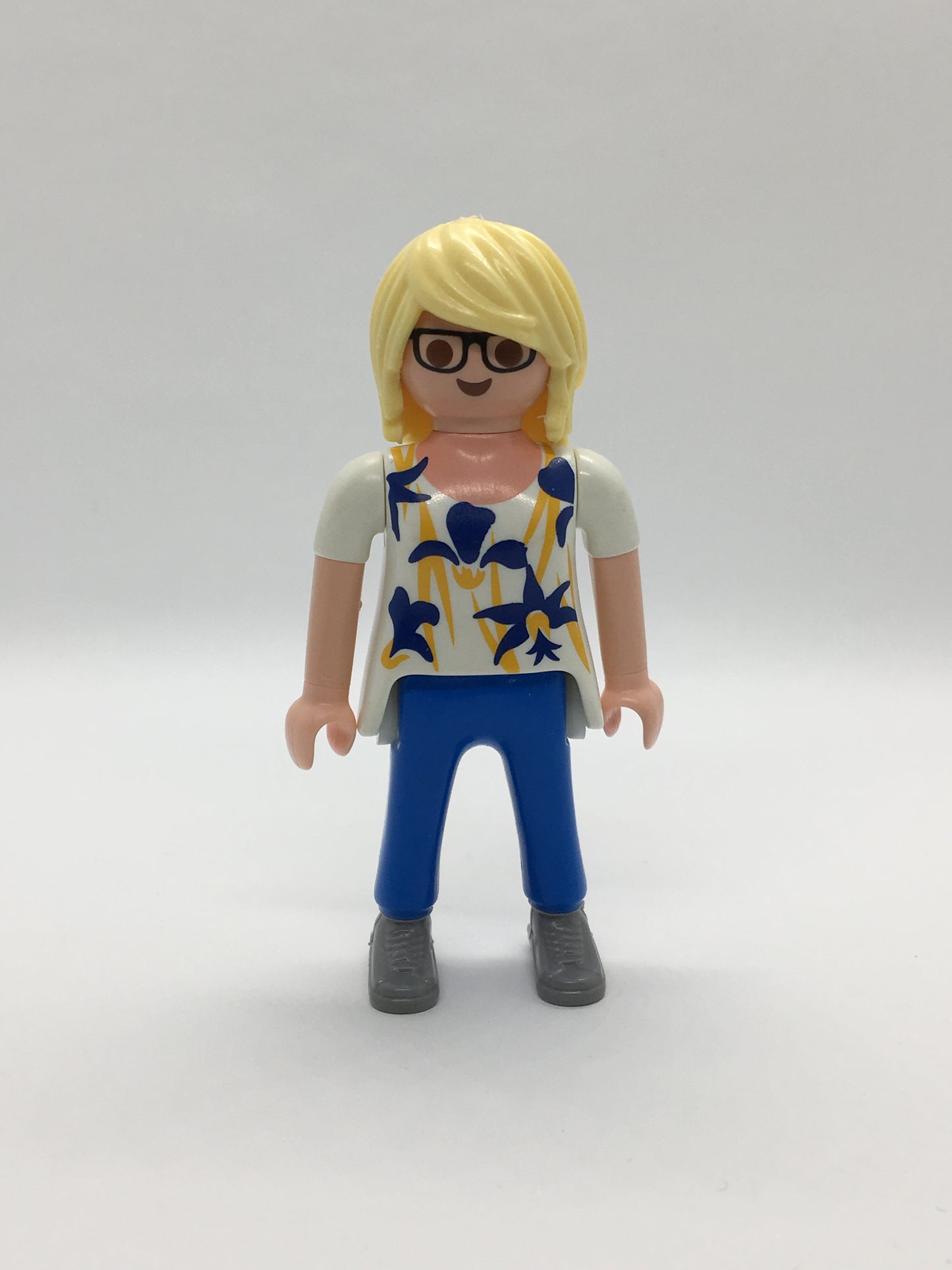 Playmobil Frau - weißes T-Shirt mit blau-gelbem Floralprint - Figur - C1934