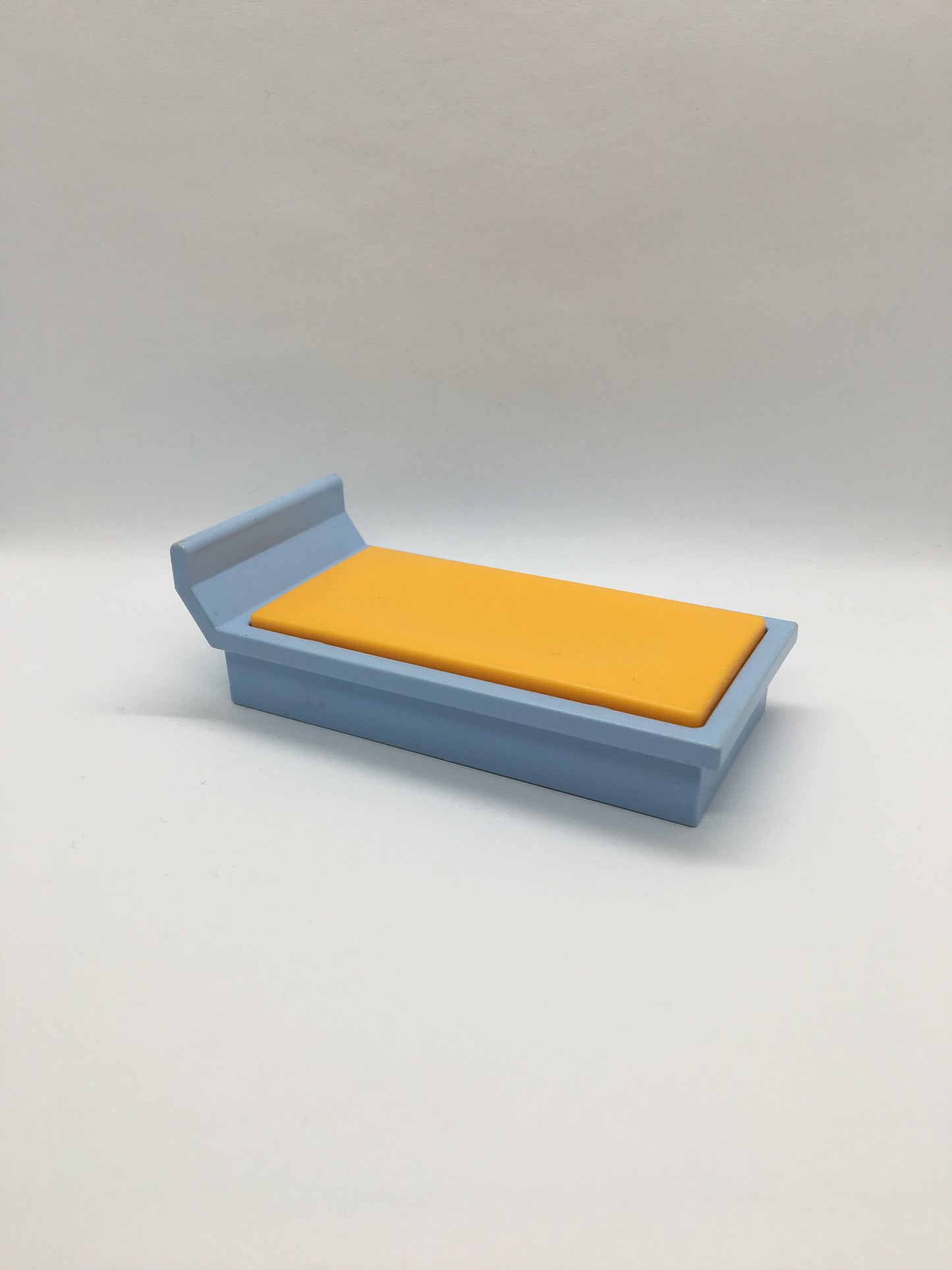 Playmobil Bett mit orangener Matratze - hellblau - C2006