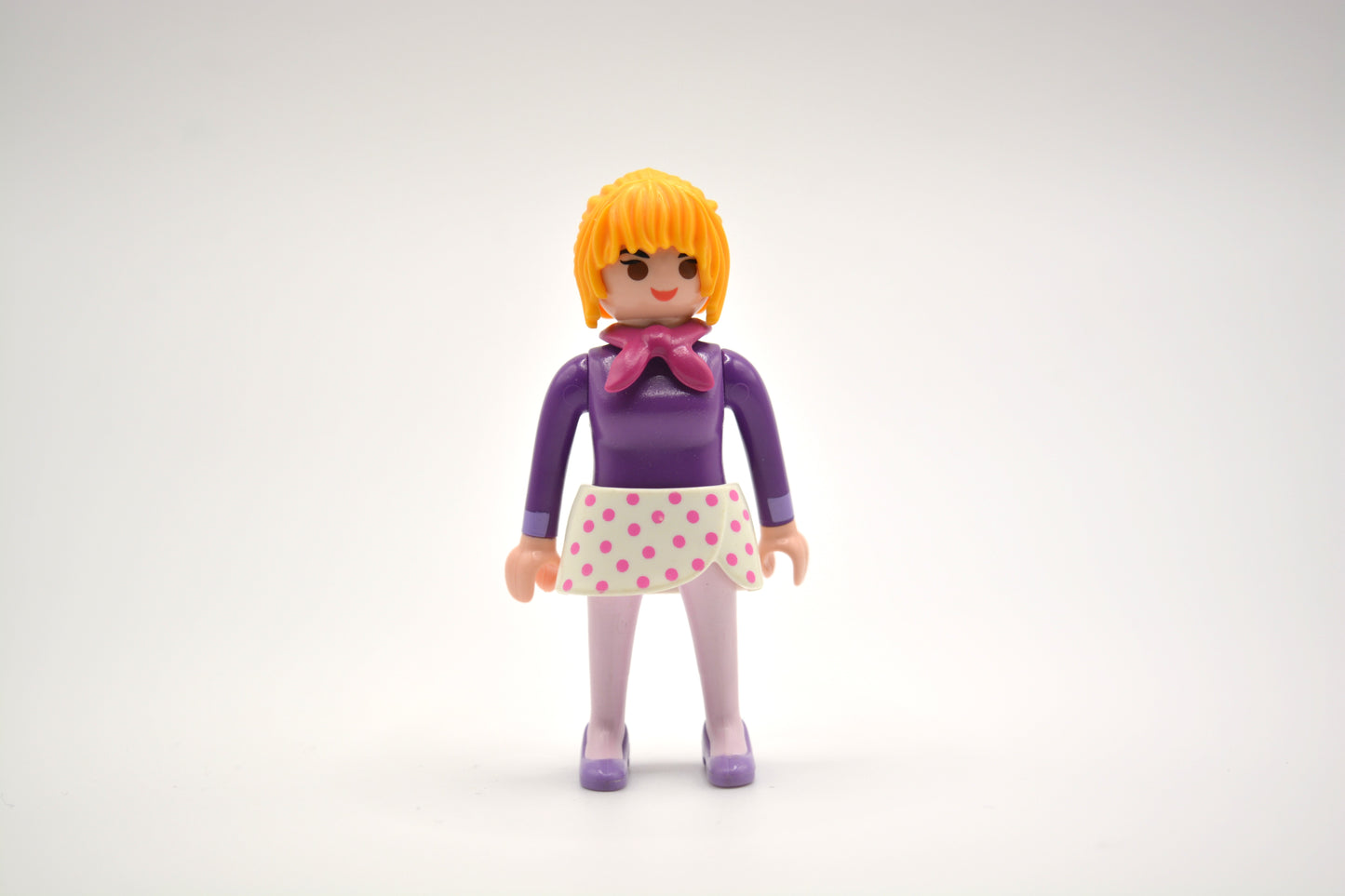 Playmobil -Mädchen mit weißen Rock mit Punkten- Figur - P0766