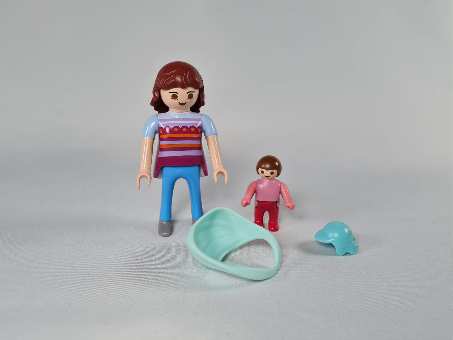 Playmobil Mutter mit Baby im Tragebuch