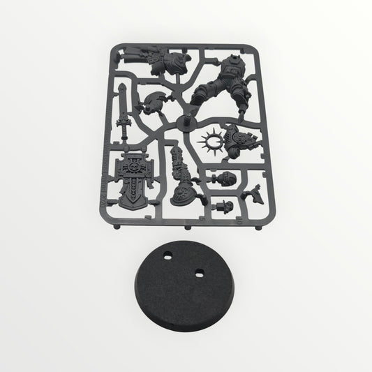Warhammer 40.000 - Space Marines - Primaris Lieutenant mit Schild - im Gussrahmen