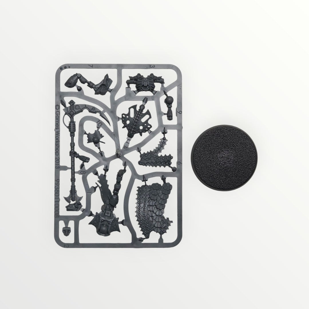 Warhammer 40.000 - Necrons - Hochlord der Necrons mit Sense - im Gussrahmen