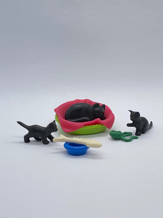 Playmobil Katzenmama mit 3x Kitten - Körbchen - Futternapf - 0361