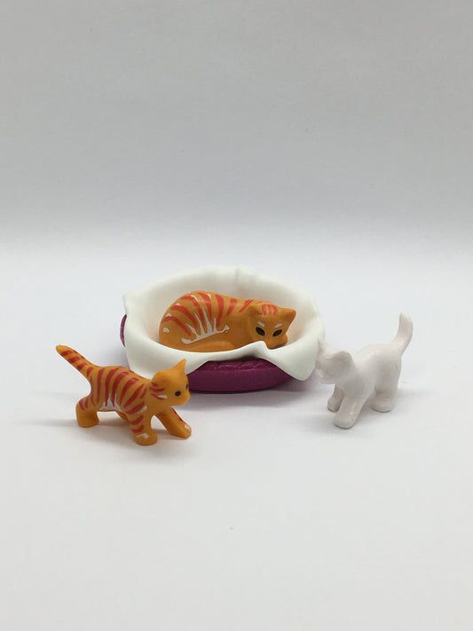 Playmobil Katzenmama mit 2xKitten und Katzenkorb - A2442