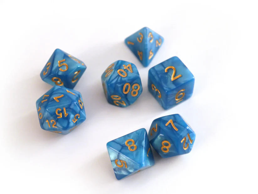 Dice4friends - Würfelset Pearl: Azur/Gold (7)